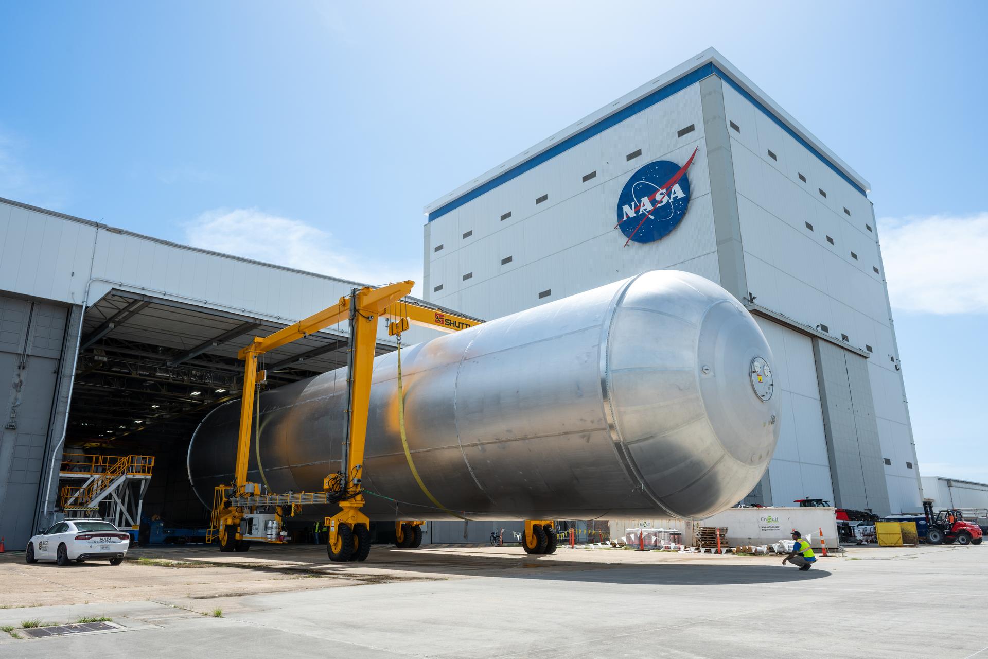Crews at NASA’s Michoud Assembly Facility in New Orleans transport the 130-foot-tall liquid hydrogen tank from the proof testing building to the main factory on July 15. The liquid hydrogen tank will form part of the core stage for the SLS (Space Launch System) rocket for the agency’s Artemis IV mission, providing thousands of gallons of super-cold propellant to the rocket engines during launch. Soon, teams with SLS prime contractor, Boeing, will move the tank into the facility’s vertical assembly building for cleaning operations.   The liquid hydrogen propellant tank is one of five major elements that make up the 212-foot-tall SLS rocket stage. The core stage, along with its four RS-25 engines at its base, produce more than two million pounds of thrust to help launch NASA’s Orion spacecraft, astronauts, and supplies beyond Earth’s orbit and to the lunar surface for Artemis.      